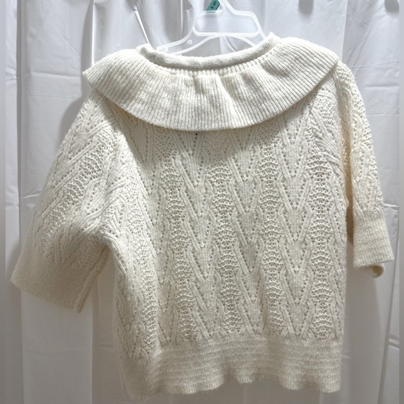 Elegant Sweater with Pearl Accents - Picture 4 of 5